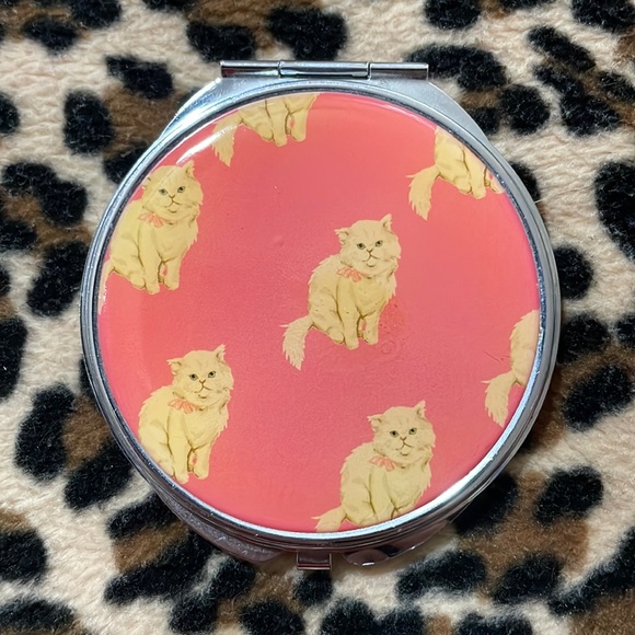 Forever 21 Accessories - FOREVER 21 Compact Pocket Mirror Persian Cat Pink Makeup F21 Beauty Travel Work